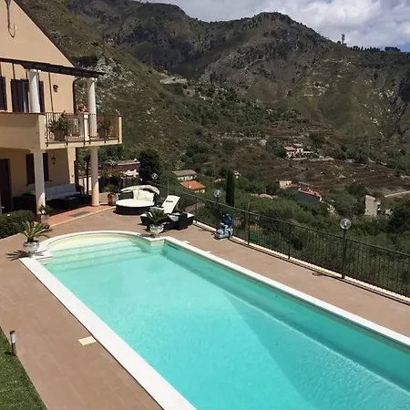 Lucia Villa *