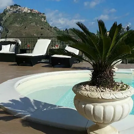 Lucia Villa